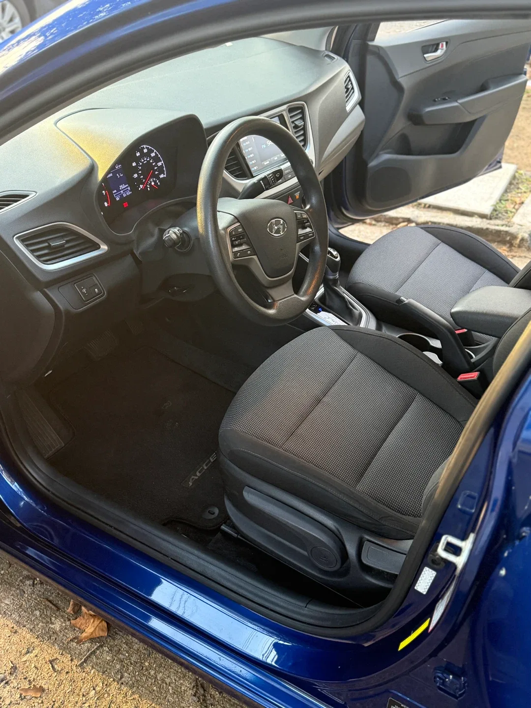 Hyundai Accent - Blue Sedan image indicator(3)