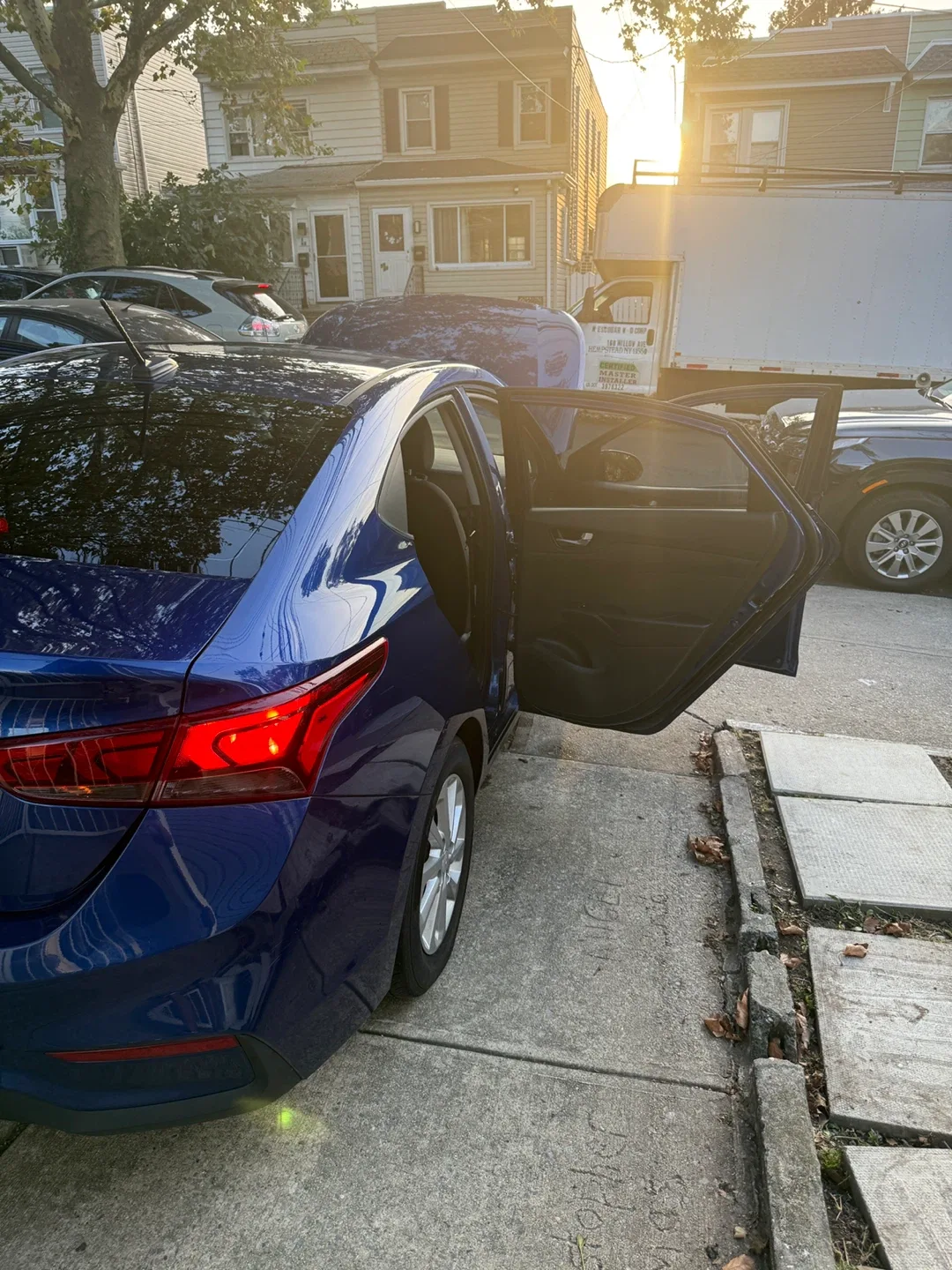 Hyundai Accent - Blue Sedan image indicator(8)