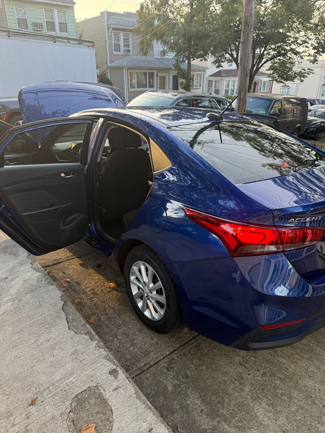 Hyundai Accent - Blue Sedan image indicator(9)