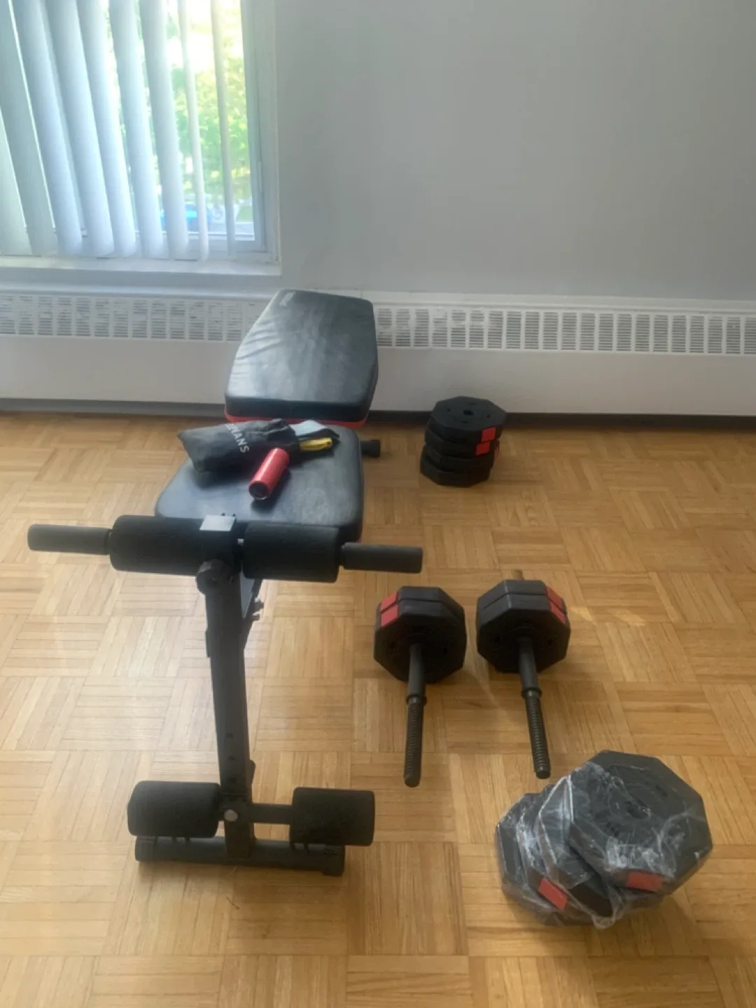 ORTEESOL Weight Bench with Dumbbells & Resistance Bands image indicator(2)