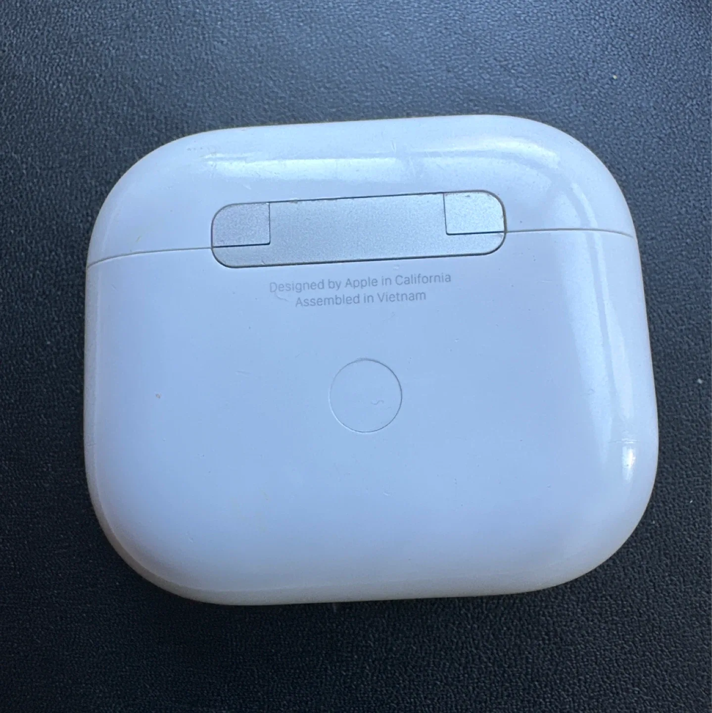 AirPods 3 Charging Case image indicator(2)