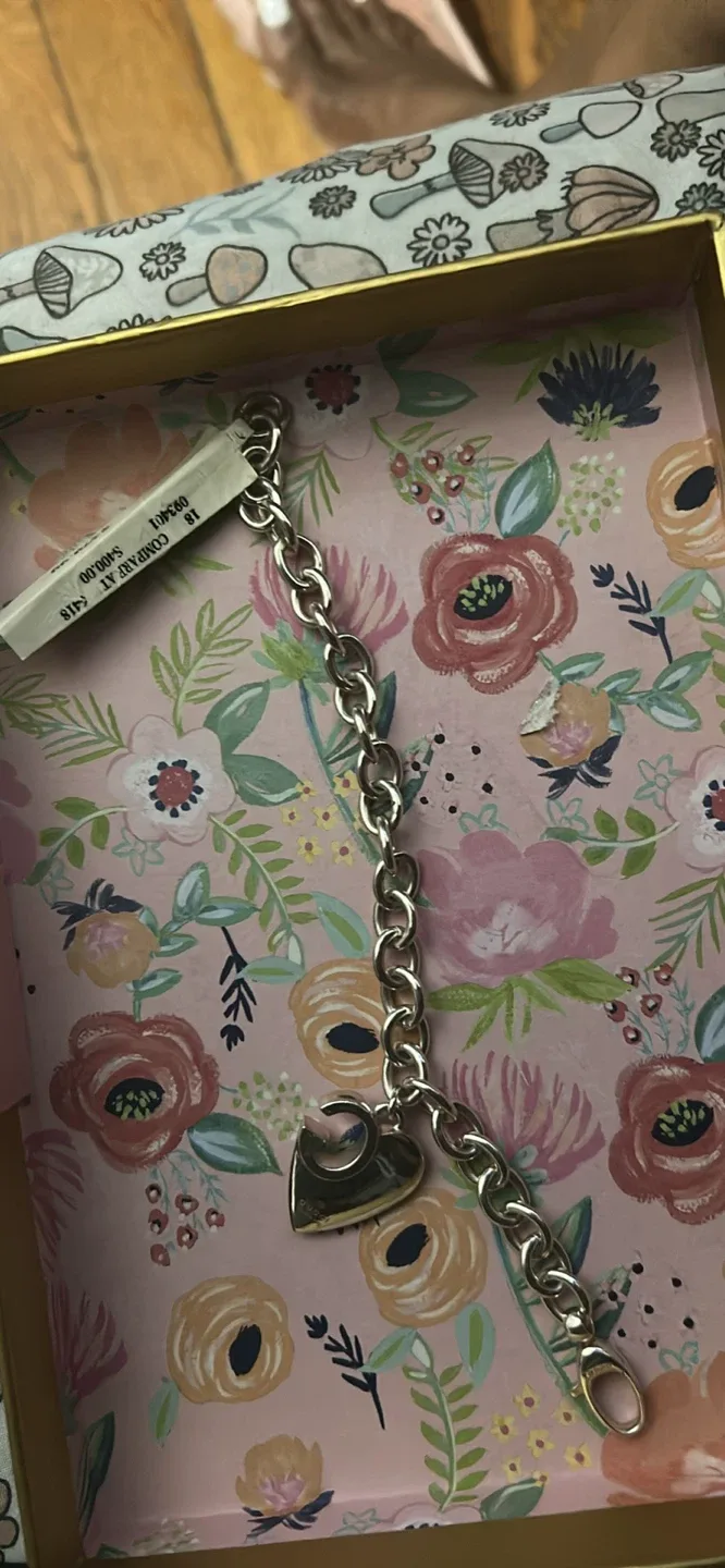 Gucci Heart Charm Chain Bracelet image indicator(4)