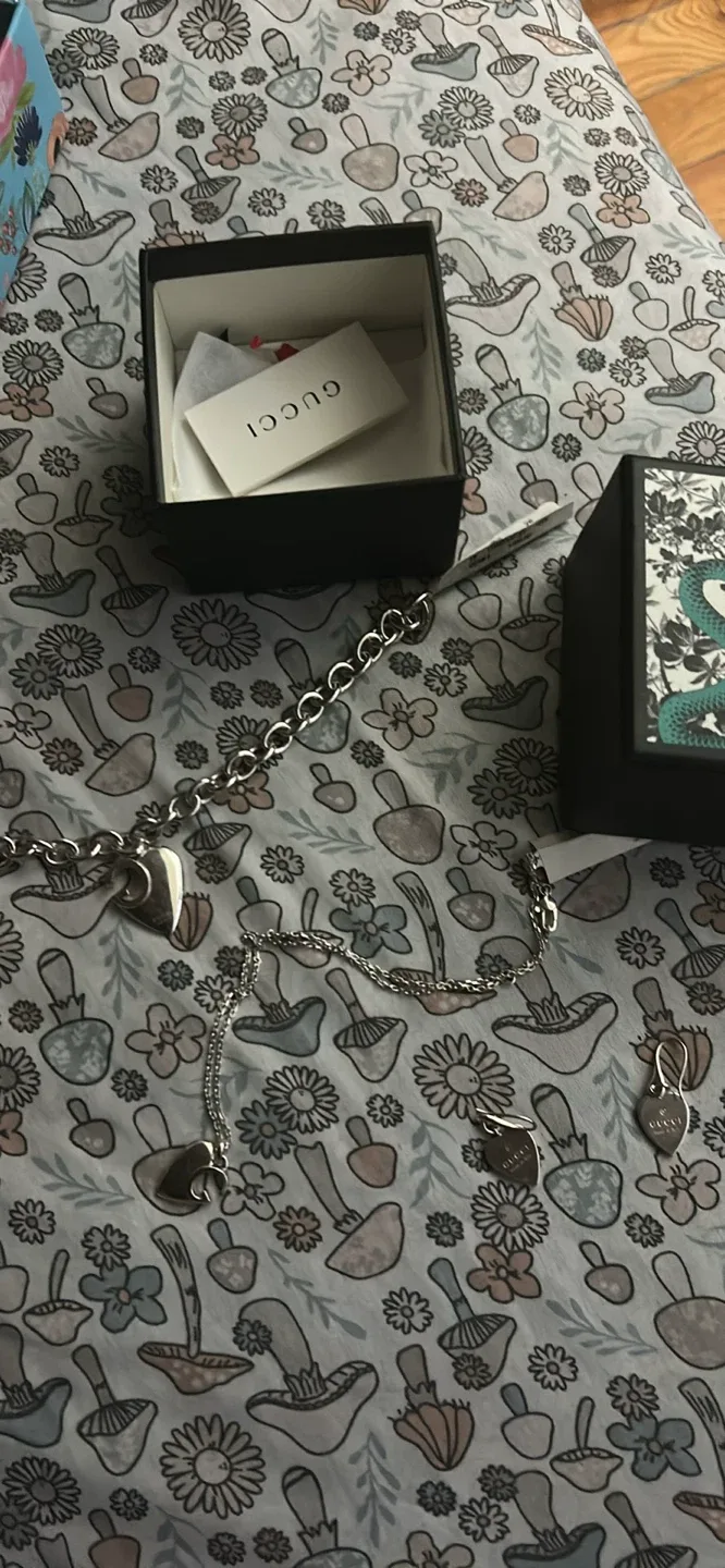 Gucci Heart Charm Chain Bracelet image indicator(3)