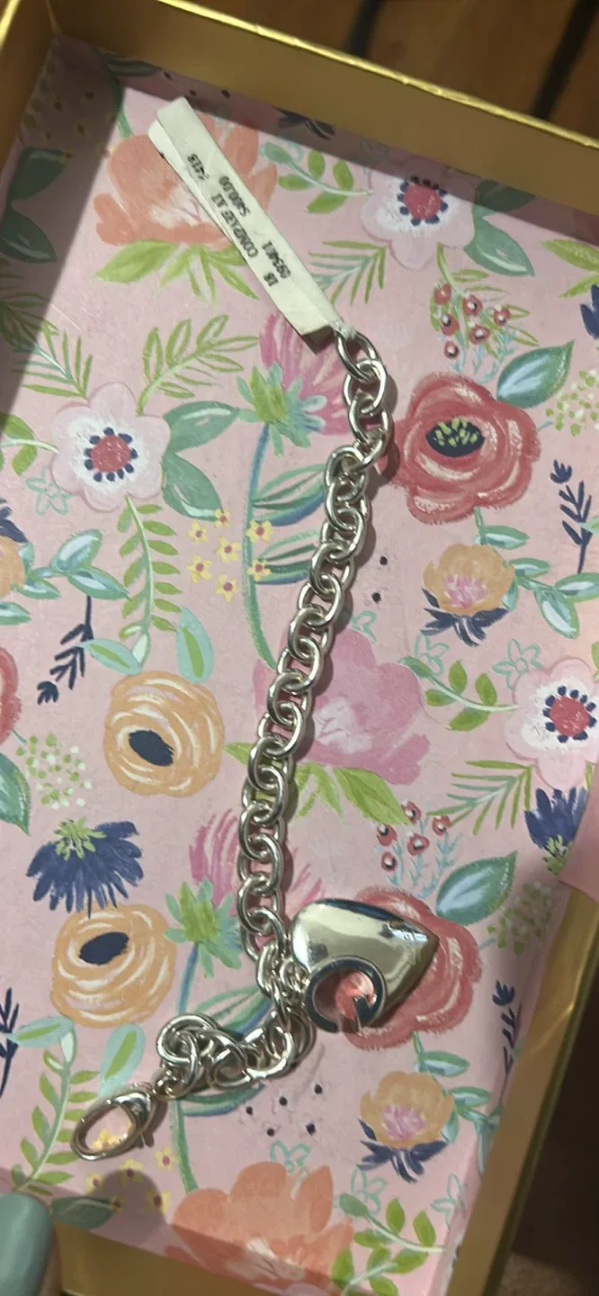 Gucci Heart Charm Chain Bracelet image indicator(2)