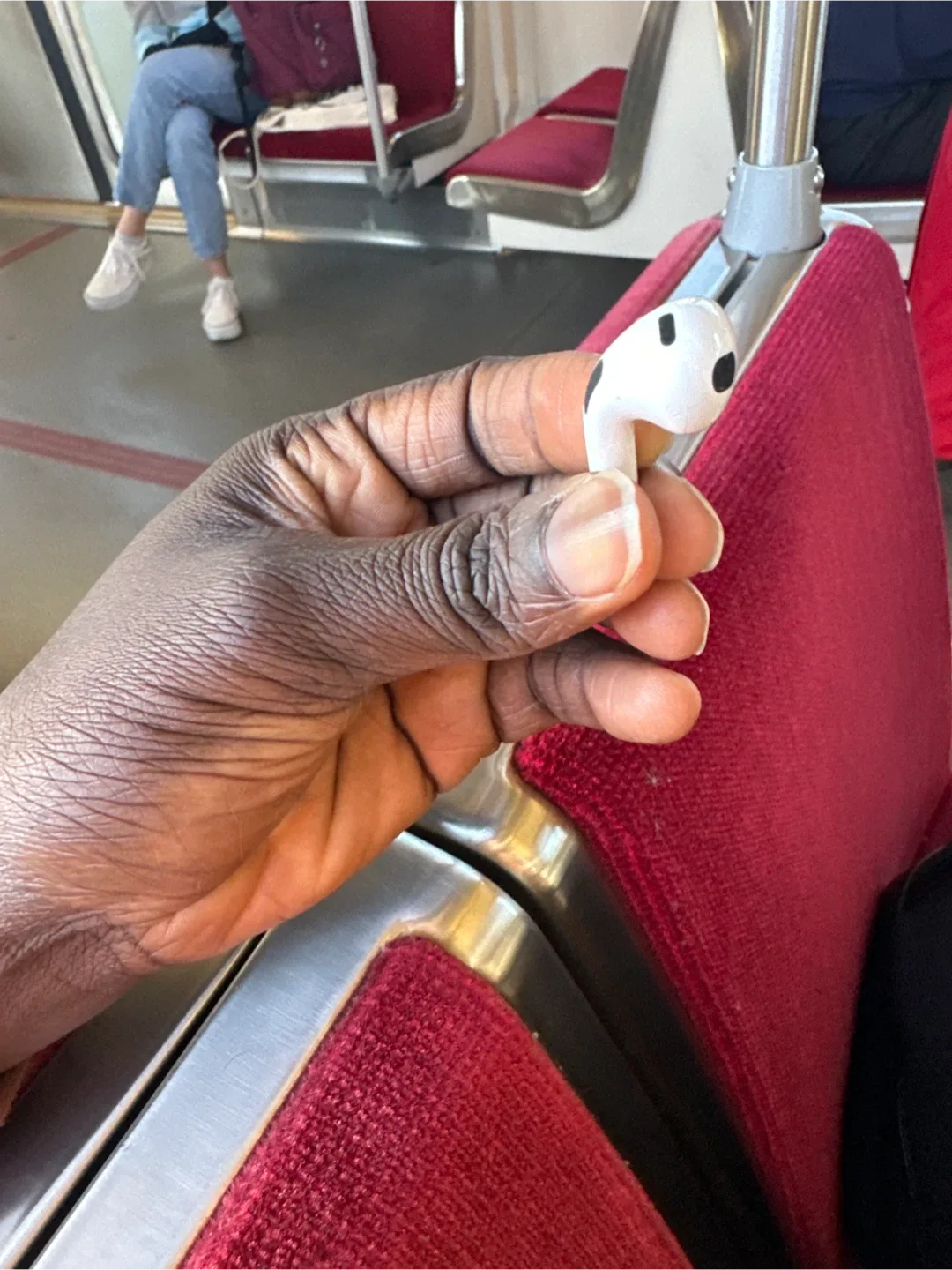 AirPods 3 image indicator(3)