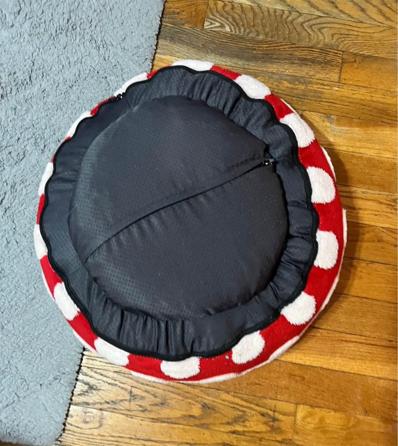 Red & White Polka Dot Pet Bed image indicator(2)