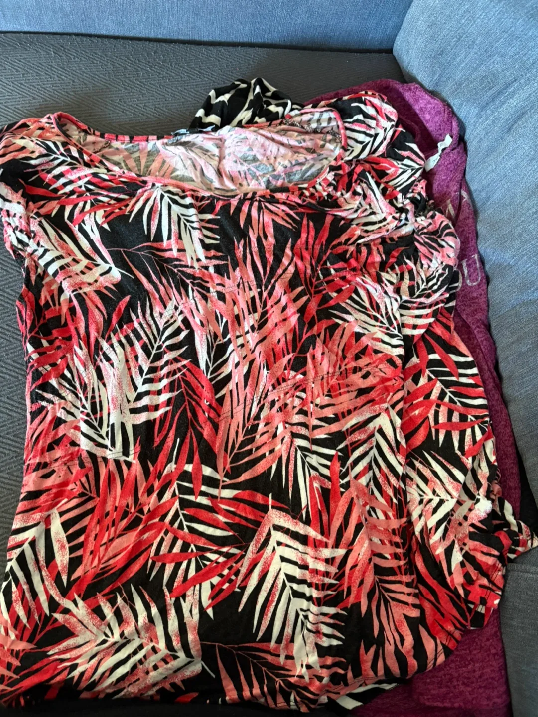 Mixed Lot of Women's Tops image indicator(2)