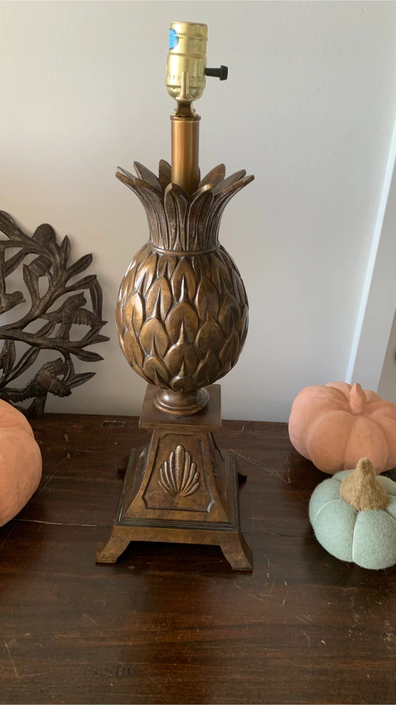 Vintage and Unique Pineapple Table Lamp