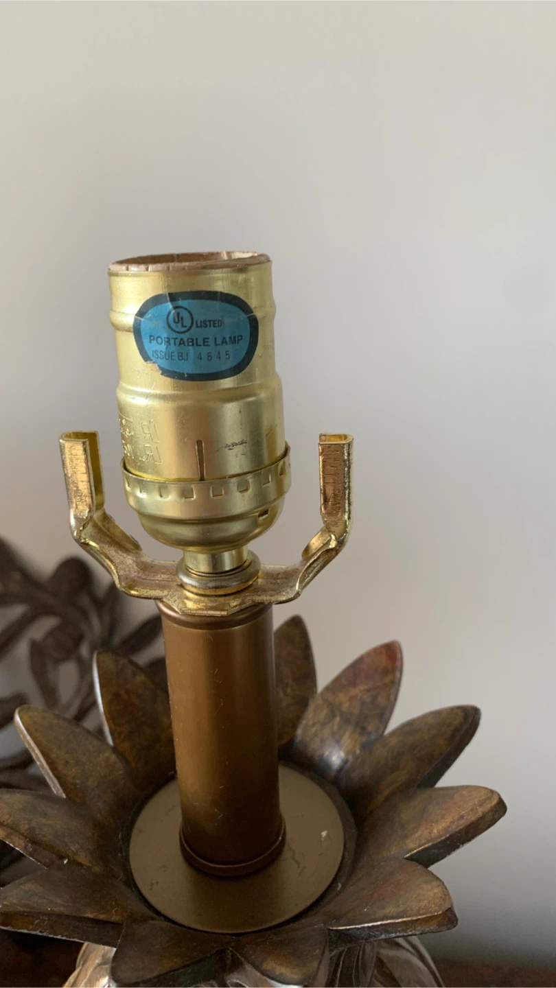 Vintage and Unique Pineapple Table Lamp - photo 5