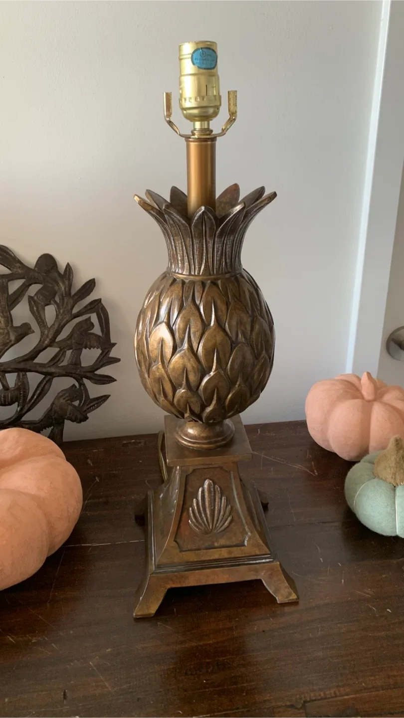 Vintage and Unique Pineapple Table Lamp image indicator(6)