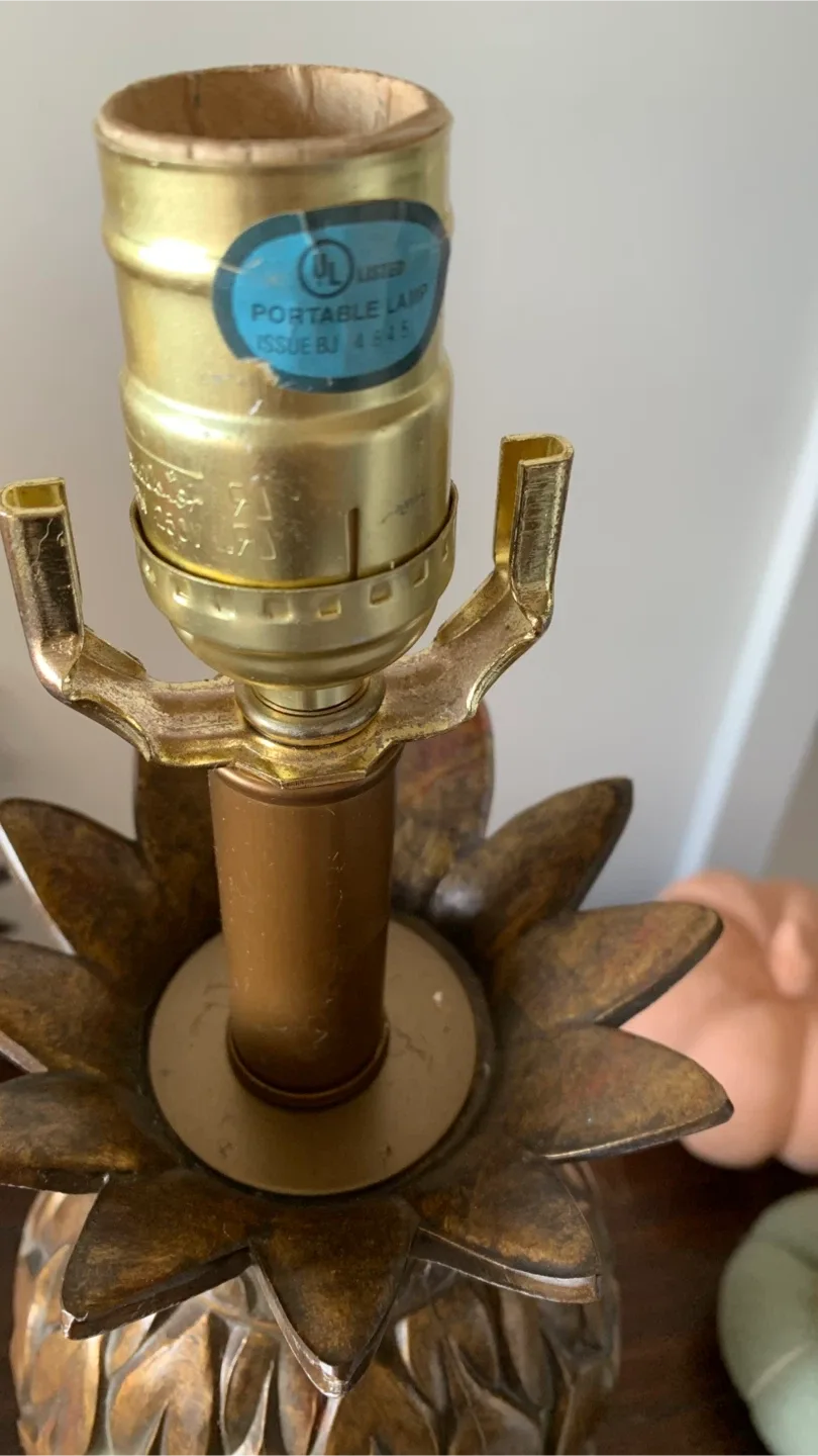 Vintage and Unique Pineapple Table Lamp image indicator(7)