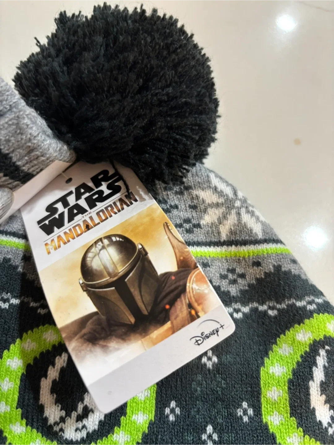 Star Wars Mandalorian “The Child”Hat & Glove Set - Size 4-6X image indicator(2)