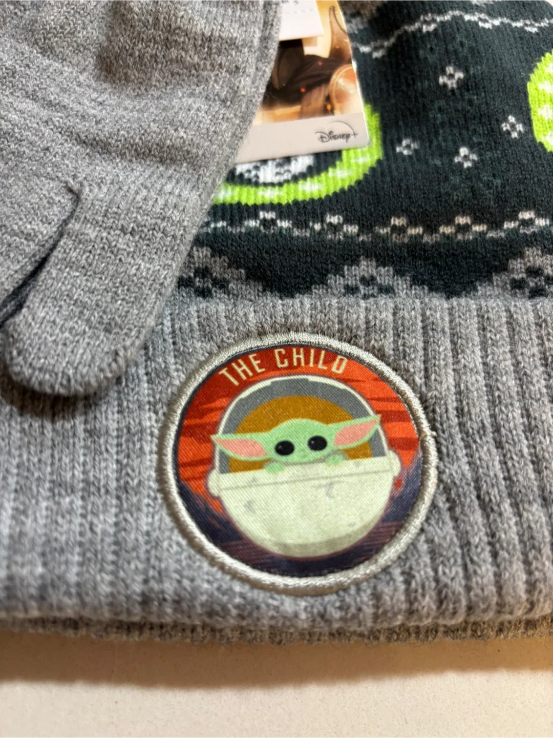 Star Wars Mandalorian “The Child”Hat & Glove Set - Size 4-6X image indicator(6)
