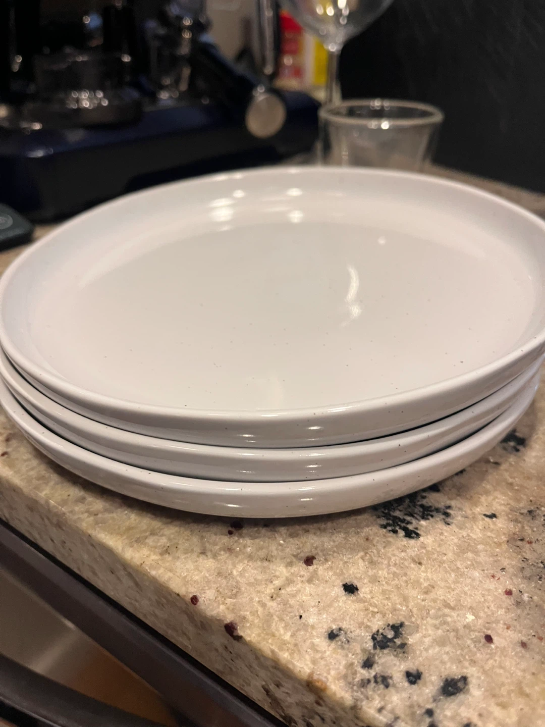 AmorArc Plates and Bowls Set (12 pieces) Retails $90 - photo 4