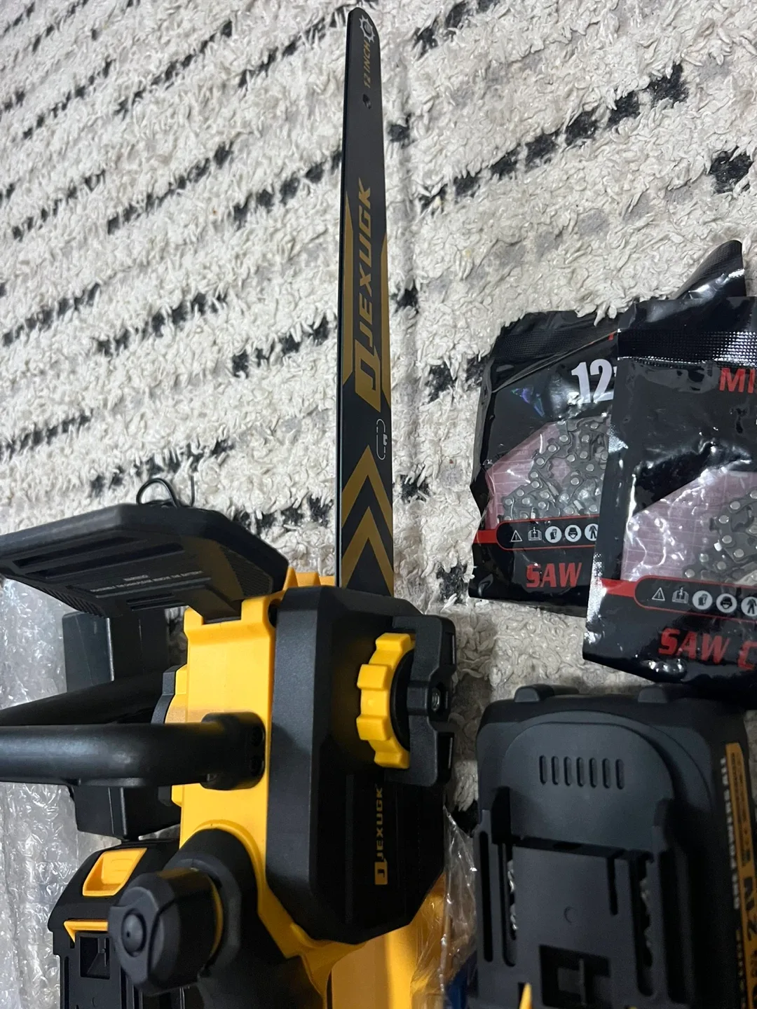 12in Cordless Chainsaw Kit -New! image indicator(2)