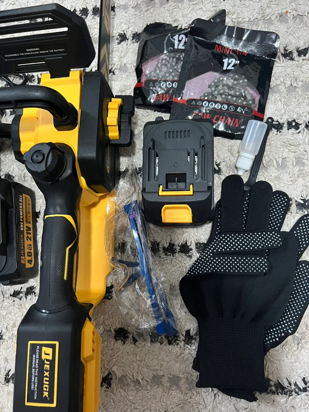 12in Cordless Chainsaw Kit -New! image indicator(3)