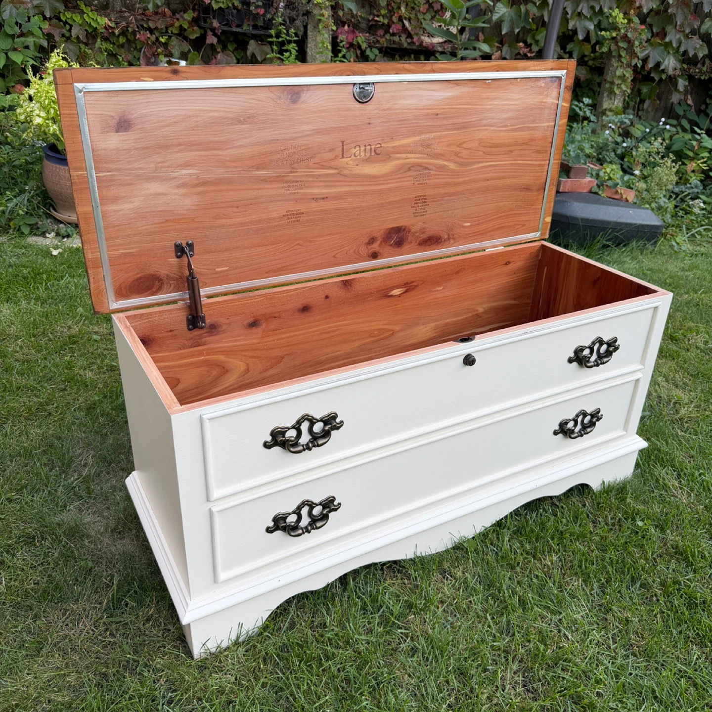 Elegant Hand Refinished Lane Cedar Chest - photo 2