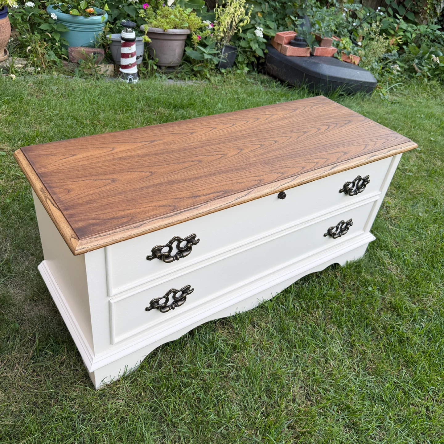 Elegant Hand Refinished Lane Cedar Chest - photo 4