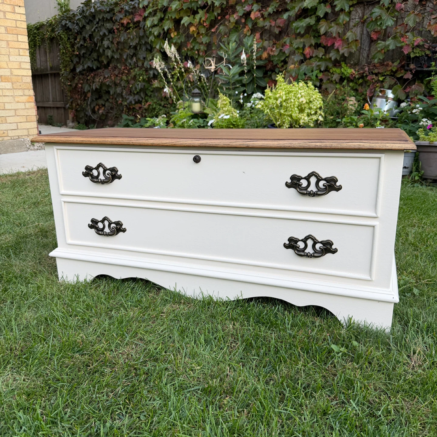 Elegant Hand Refinished Lane Cedar Chest