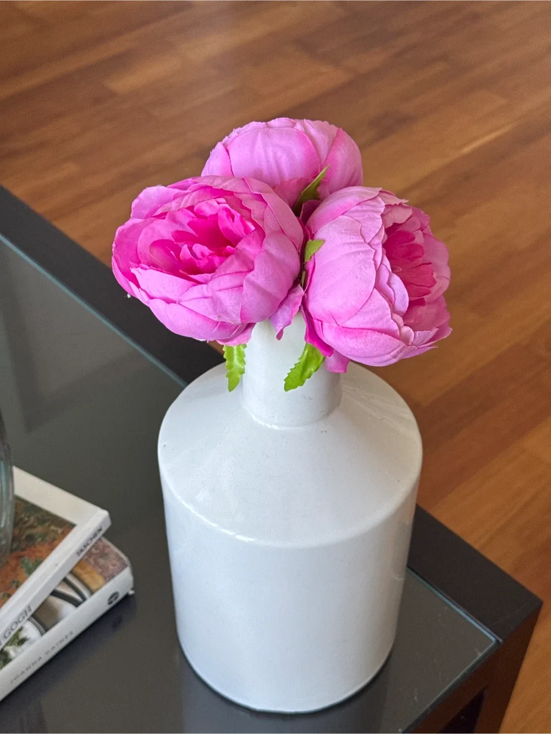 White Ceramic Vase with Pink Flowers image indicator(2)