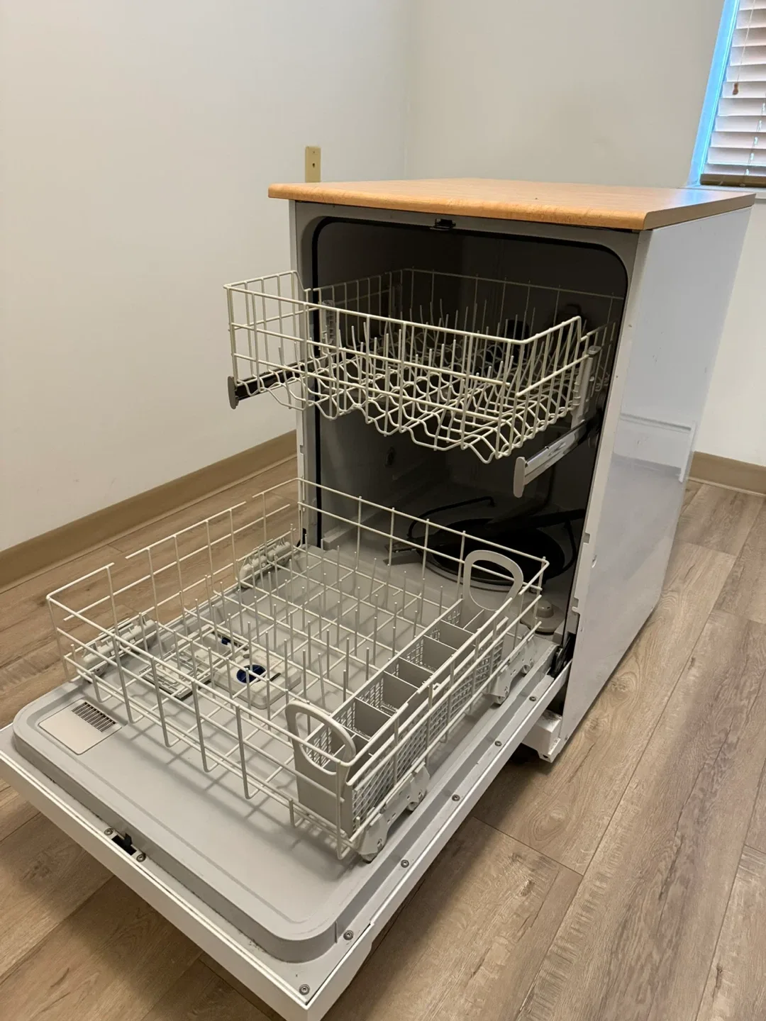 Whirlpool Dishwasher with Wood Top image indicator(2)