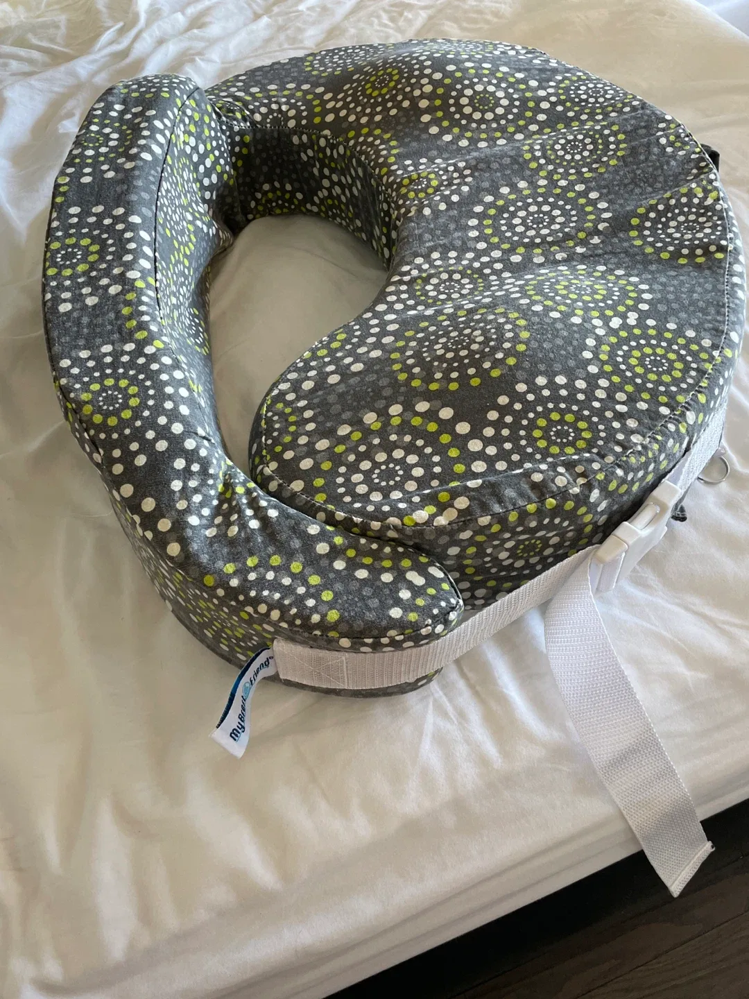 My Breast Friend - Nursing Pillow image indicator(2)