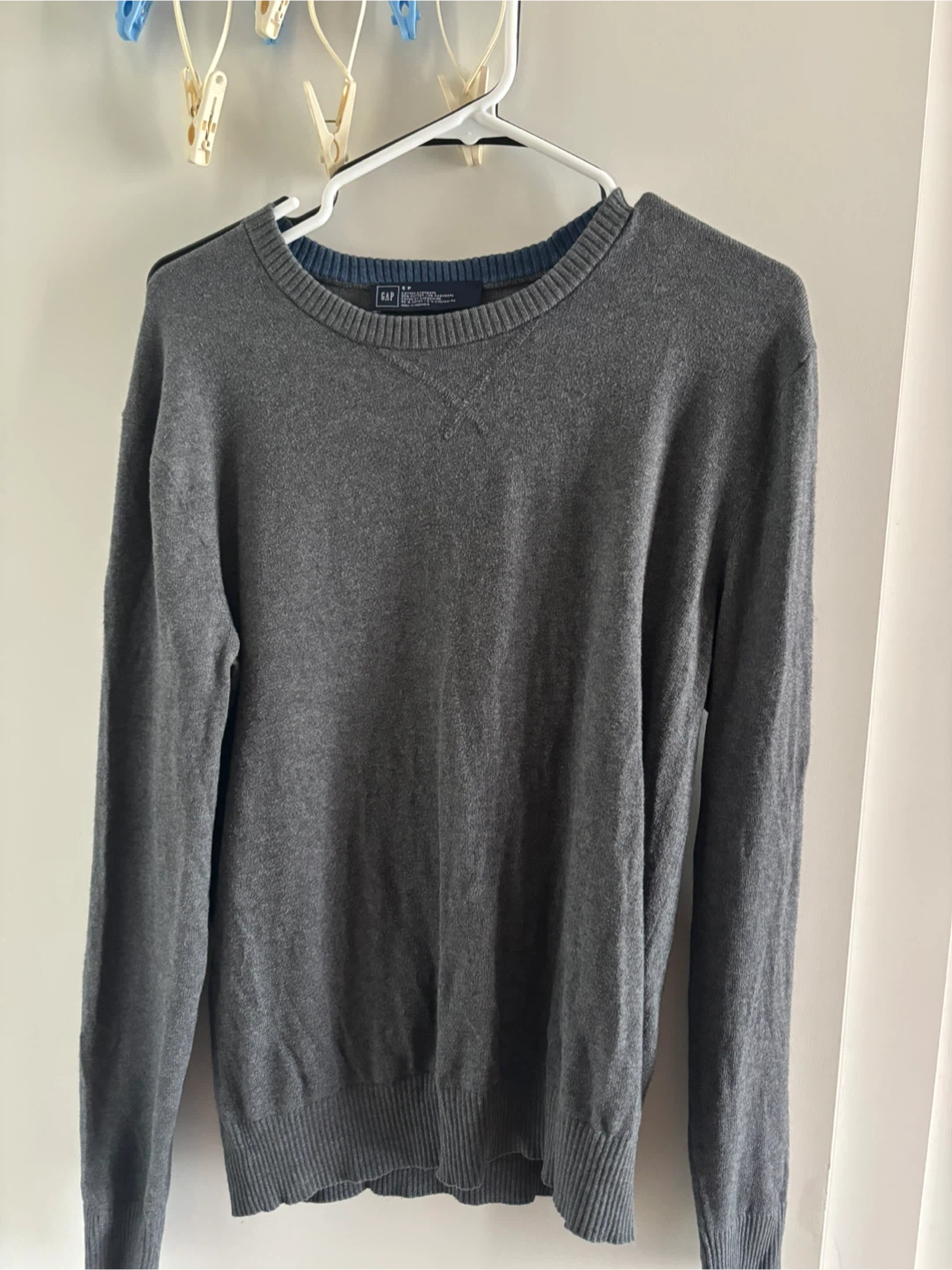 Gap sweater size S