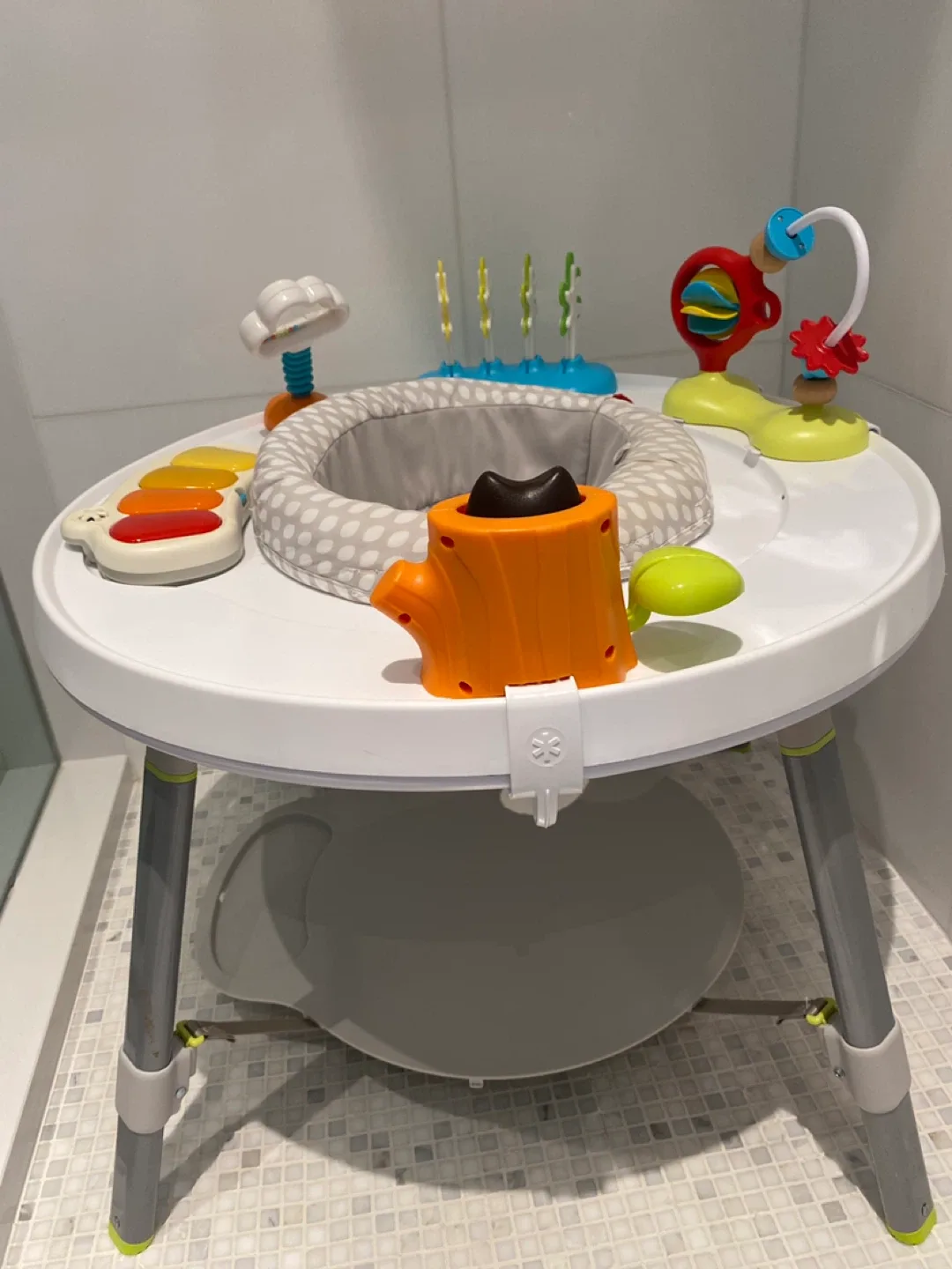 Skip Hop Explore & More Jumpscape Activity Centre thumbnail