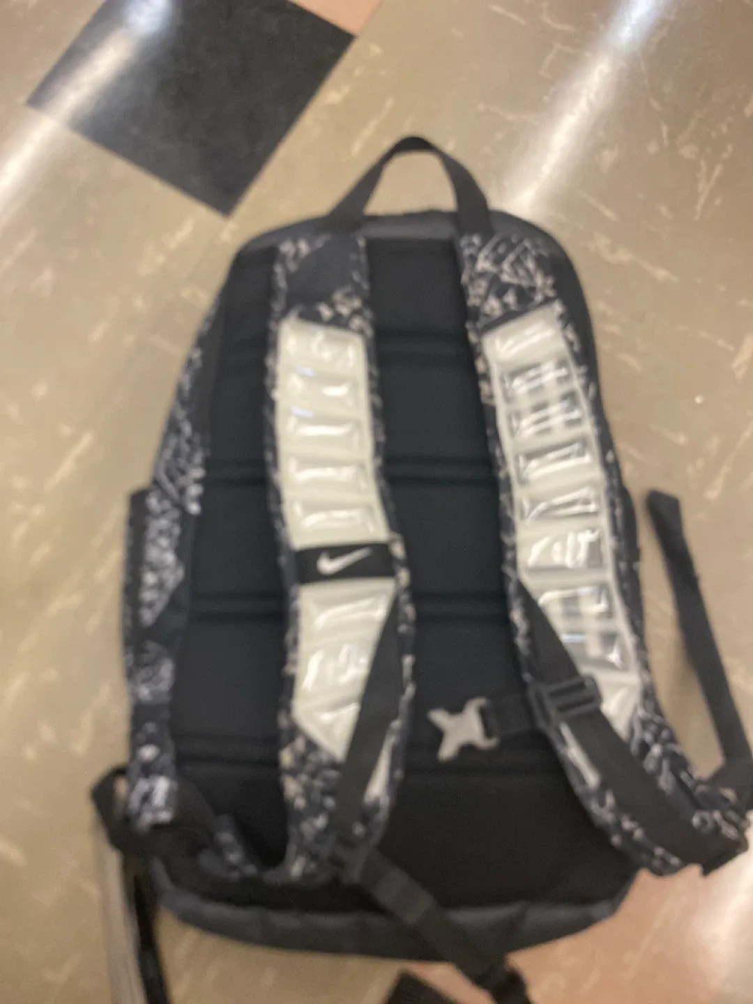 Nike Elite Backpack - Black & White image indicator(2)