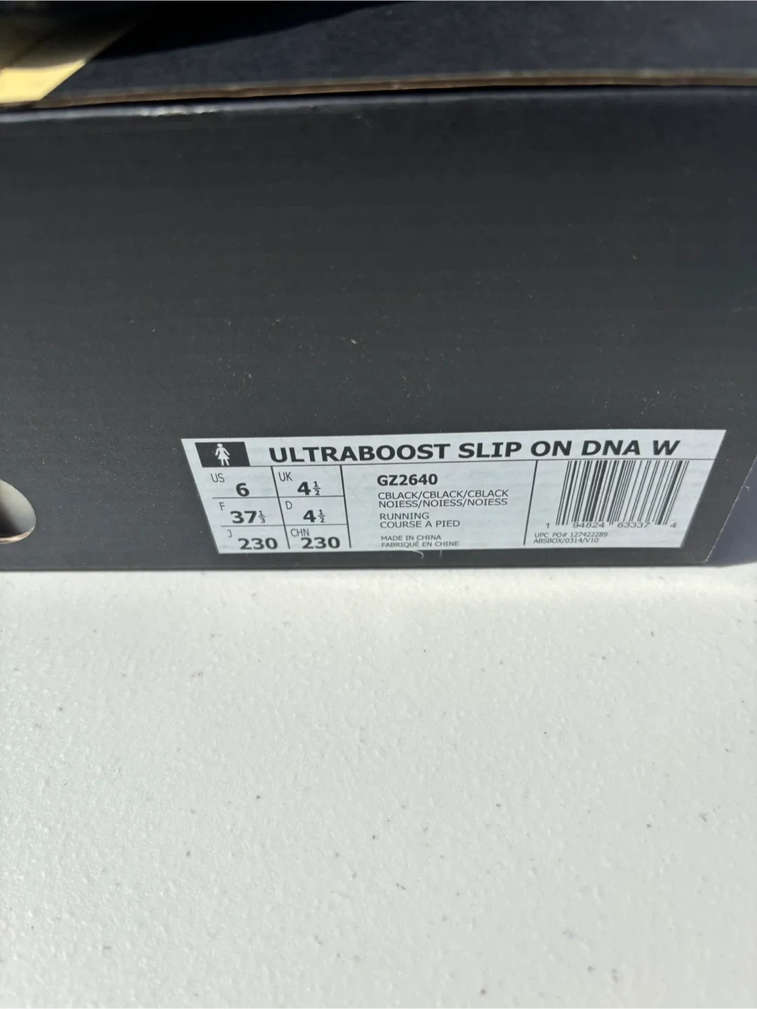 Swarovski x Adidas Woman Ultraboost Slip-on DNA Triple Black image indicator(2)