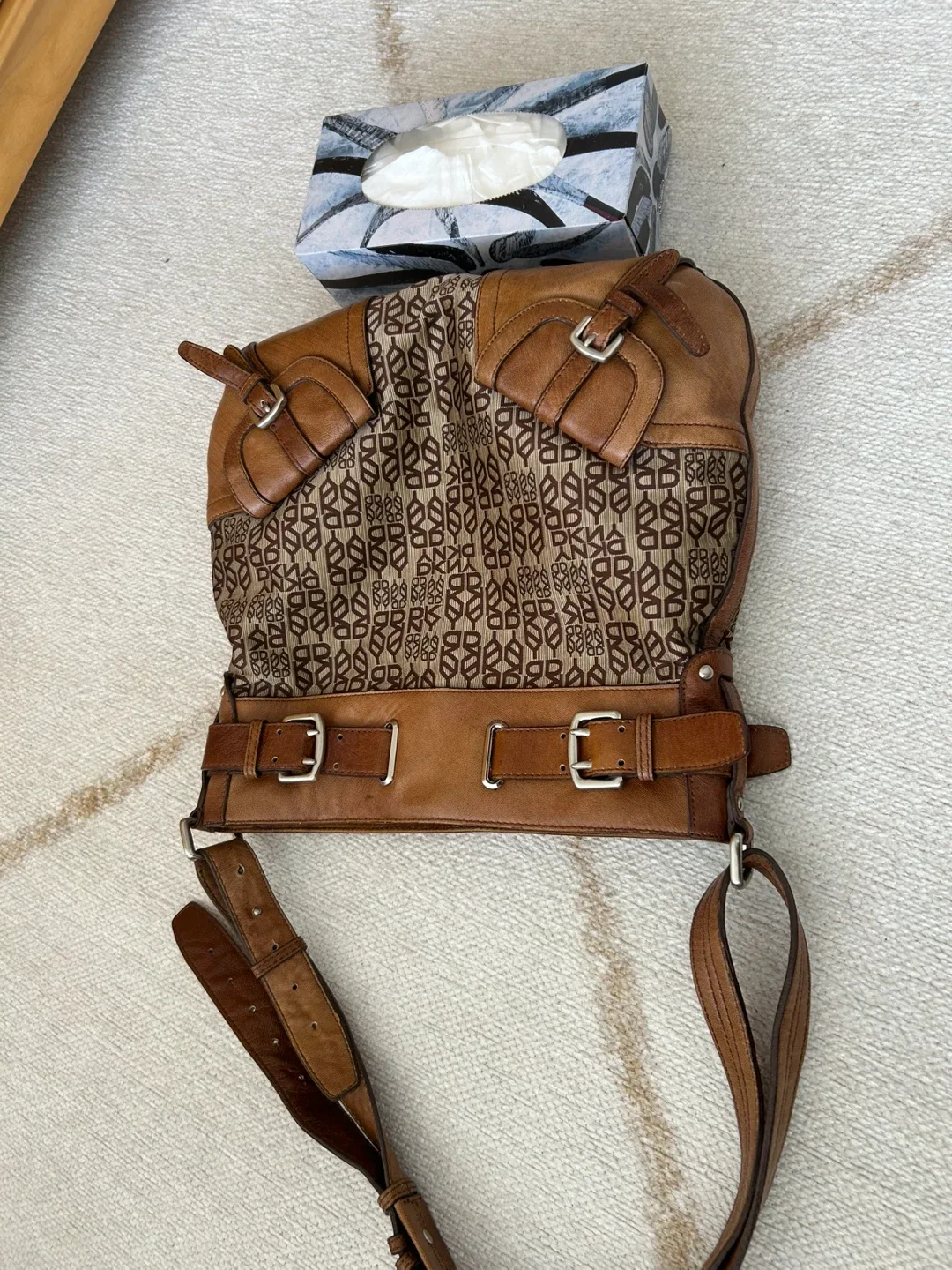 DKNY  Brown Leather Shoulder Bag image indicator(3)