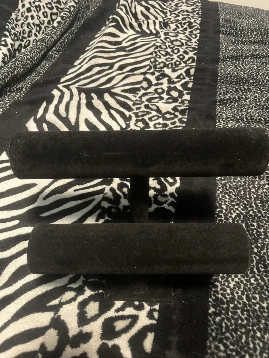 Black Velvet Jewelry Display Stand image indicator(2)