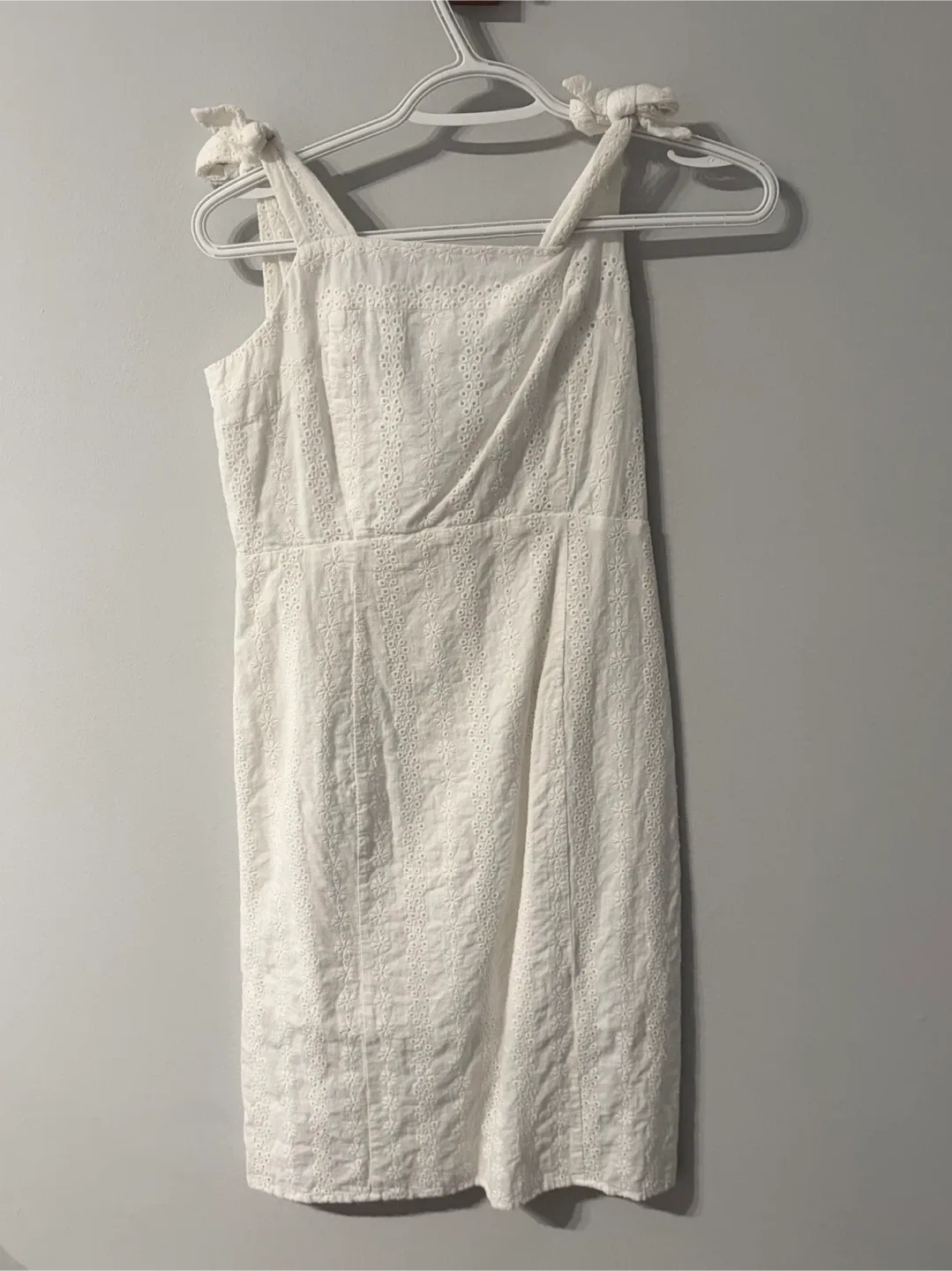 White Eyelet Dress image indicator(3)