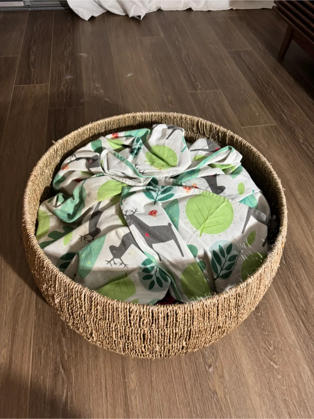 Round Woven Coffee Table (great storage space) image indicator(3)