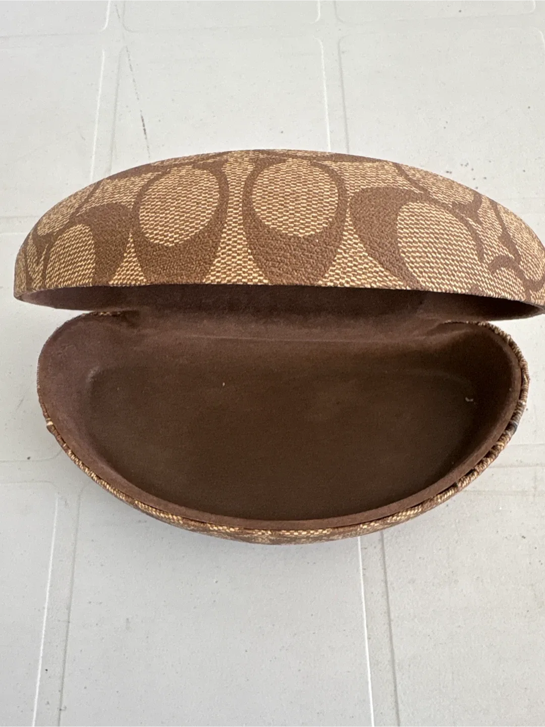 Coach Eyeglasses Case image indicator(2)