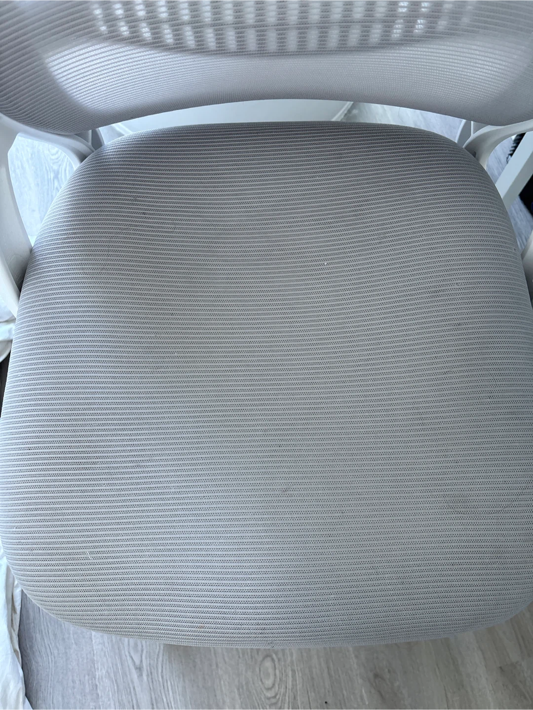 White office chair - photo 2