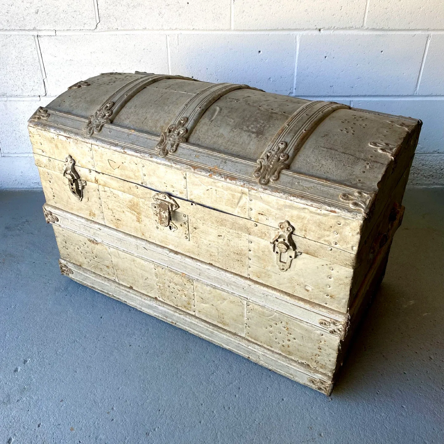 Antique Domed Trunk thumbnail