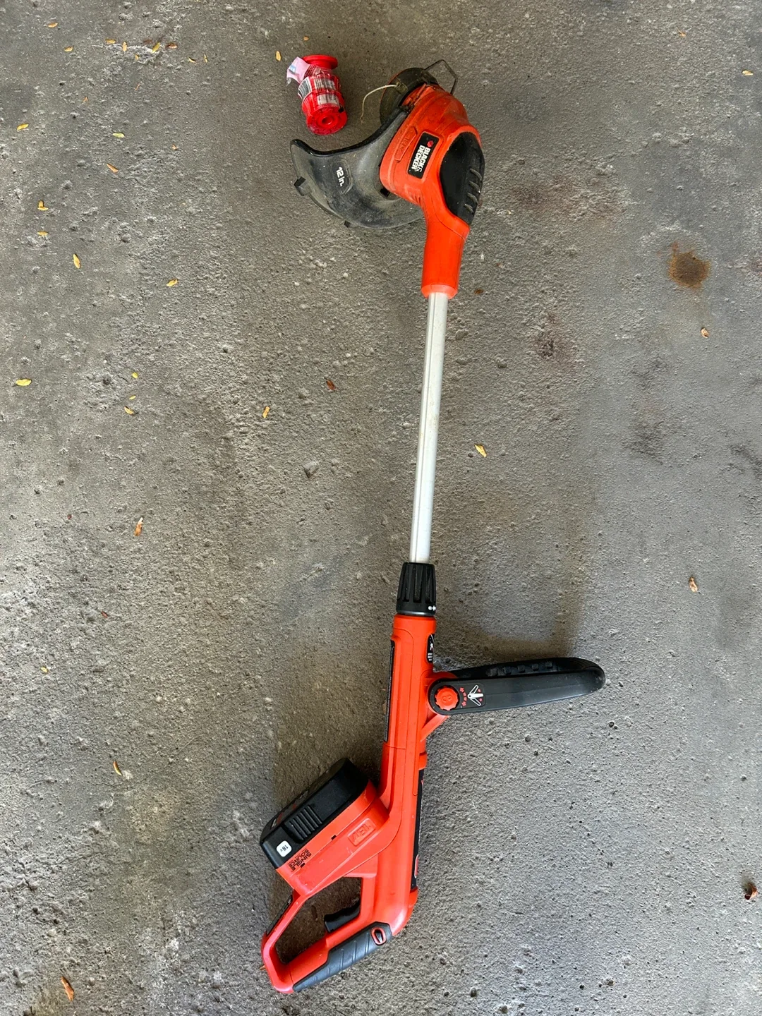 Black+Decker Cordless String Trimmer thumbnail