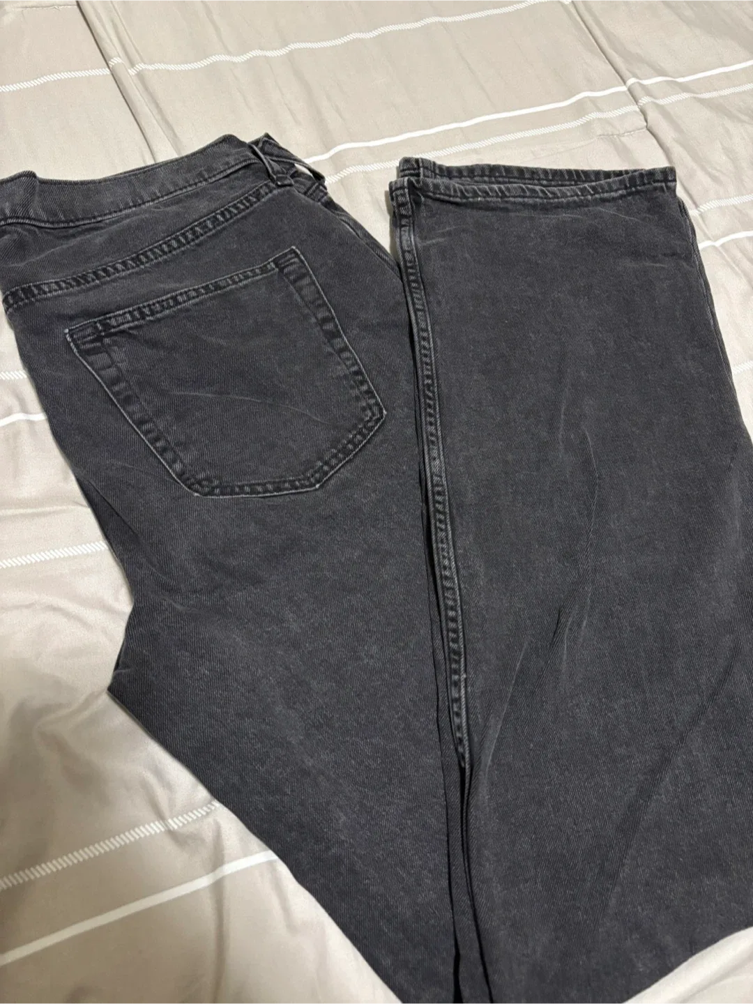 GAP '90s Loose Mid Rise Jeans - Size 30 image indicator(2)