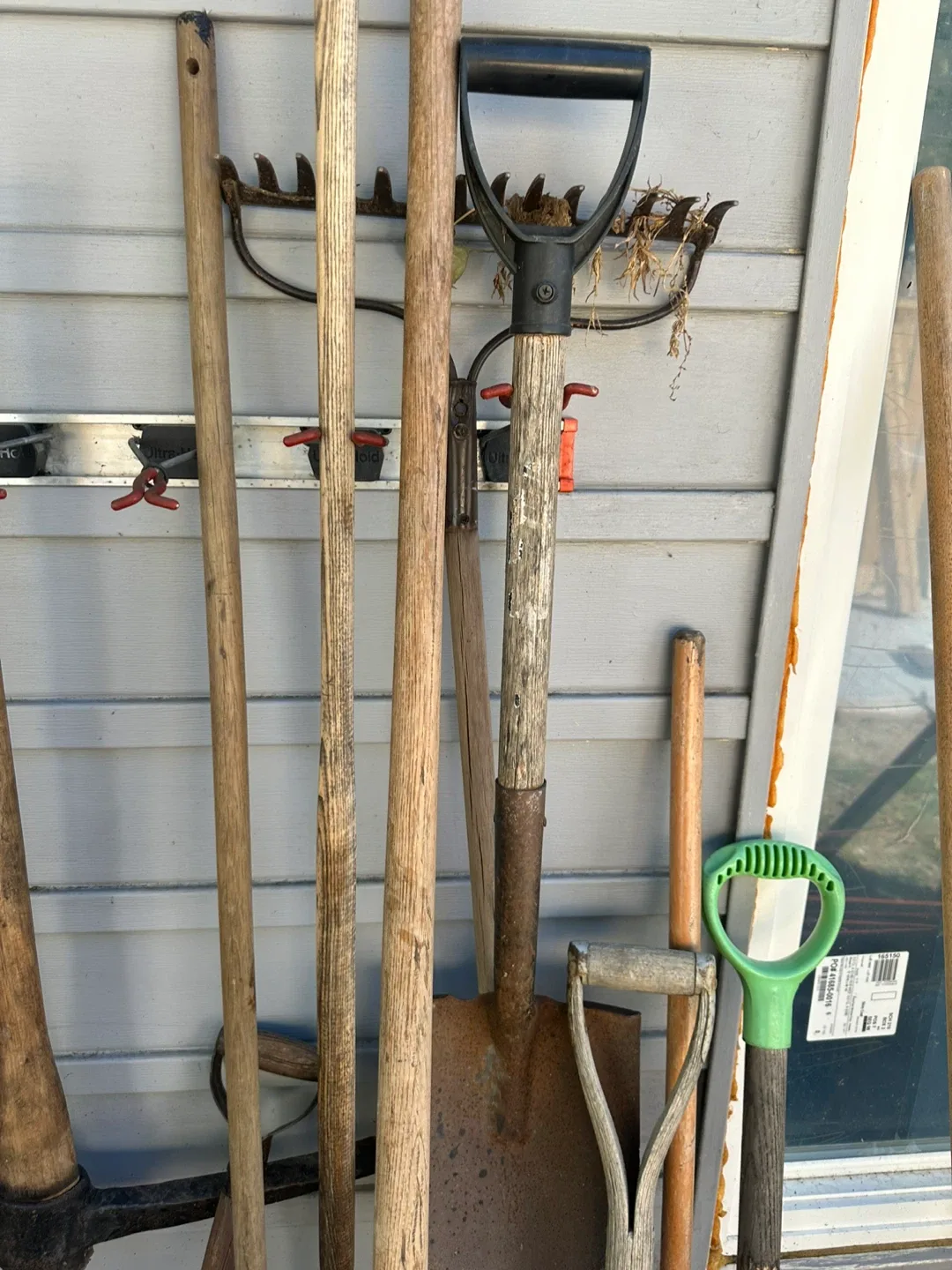 Used Garden Tools - Shovels, Rakes, Brushes15$each image indicator(8)