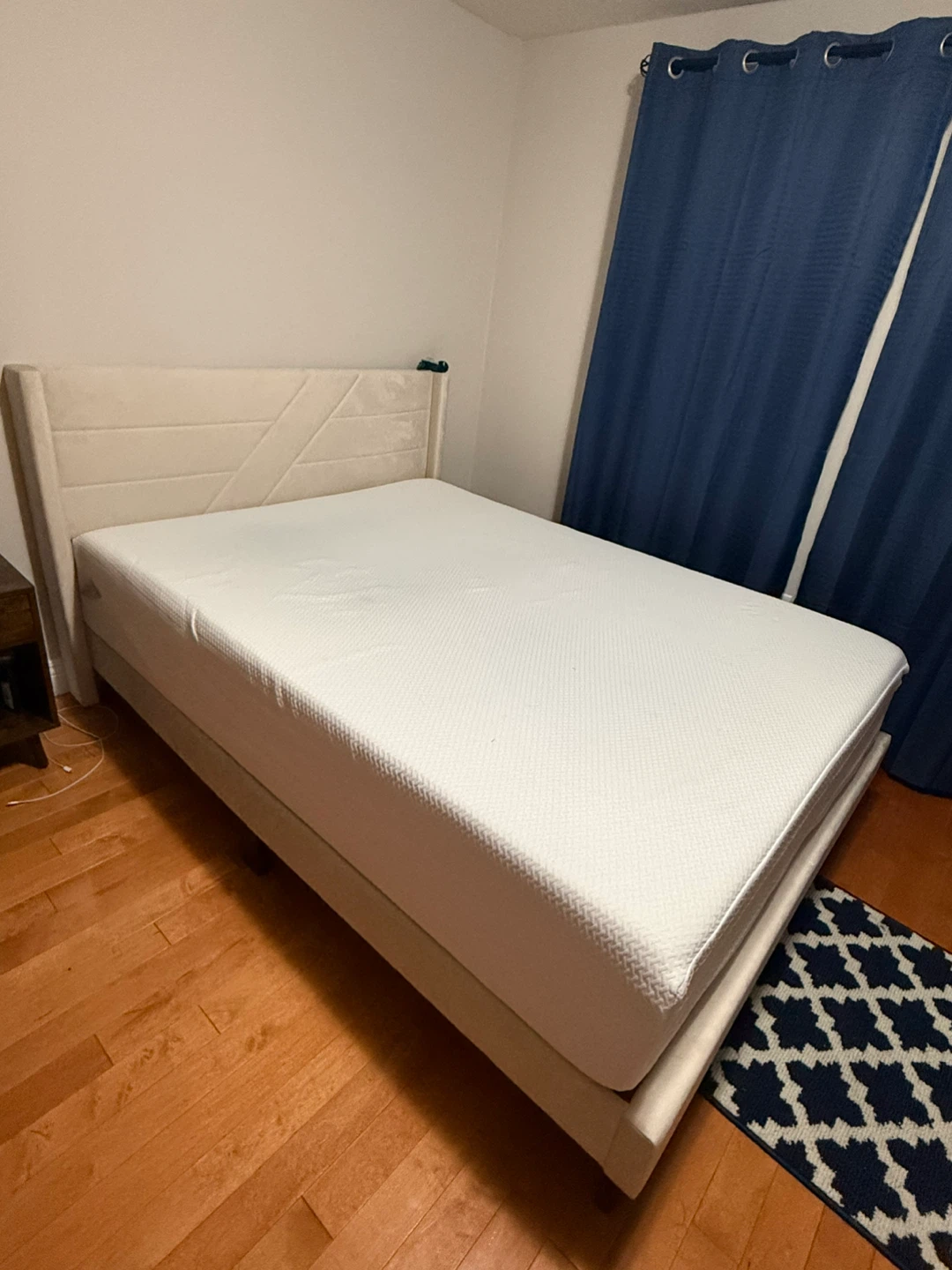 Queen Size Bed Frame - photo 4