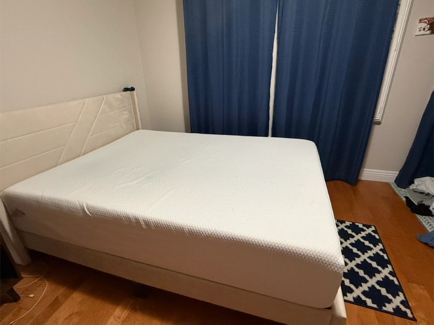 Queen Size Bed Frame - photo 3