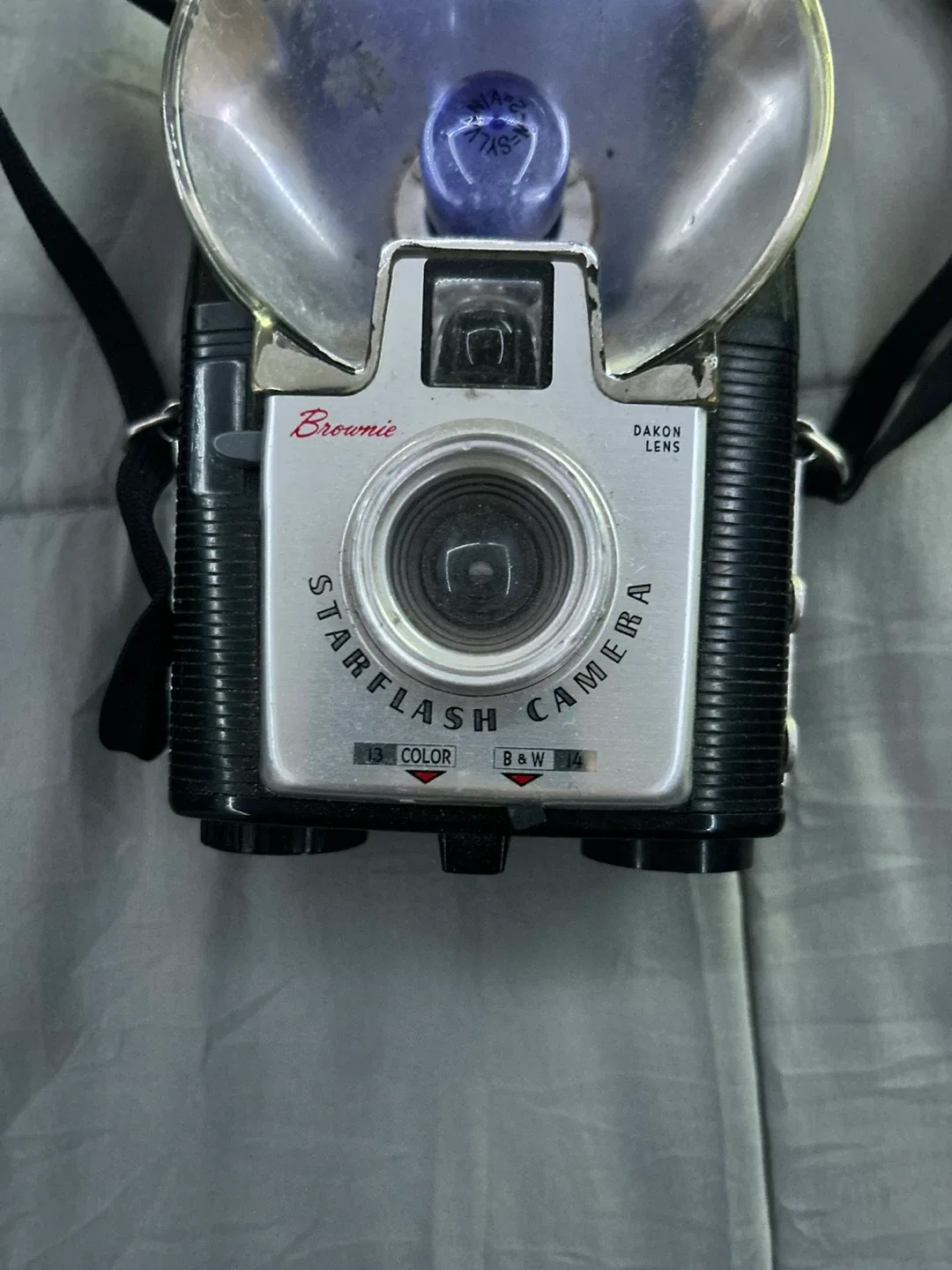 Vintage Kodak Brownie Starflash Camera (DOESNT WORK) image indicator(2)