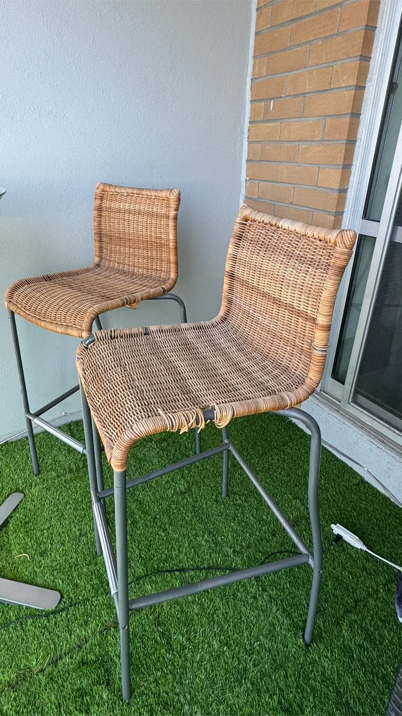 Wicker Bar Stools and Table Set image indicator(7)