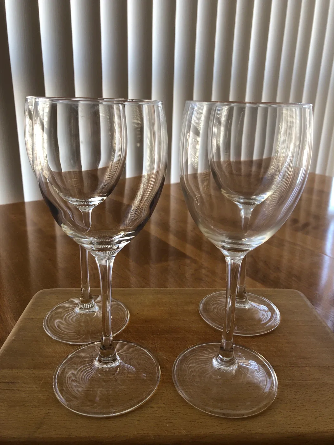 Set of 4 Wine Glasses - Like New! thumbnail