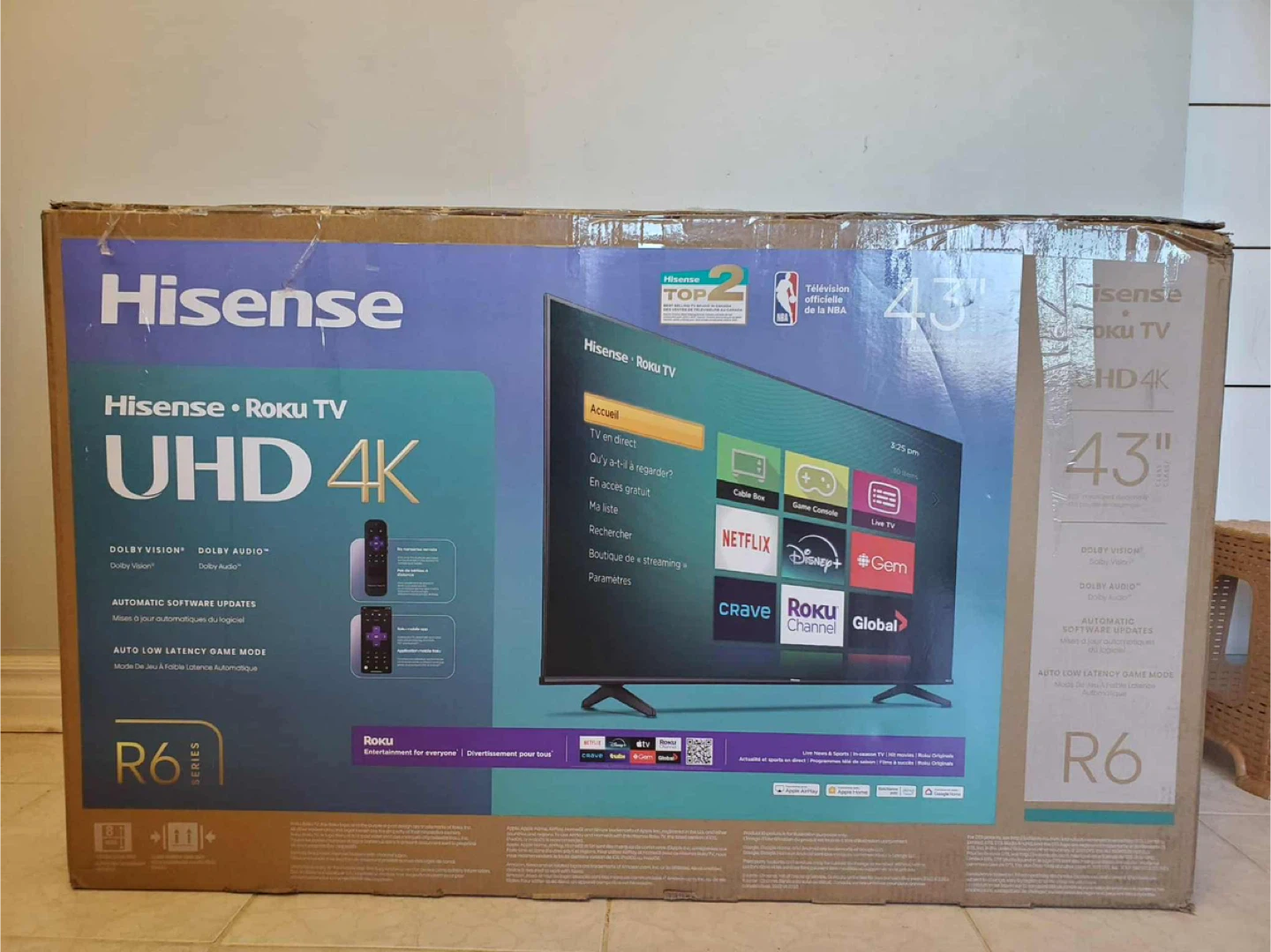 Hisense Roku TV UHD 4K 43" R6 Series - New in Box - photo 2