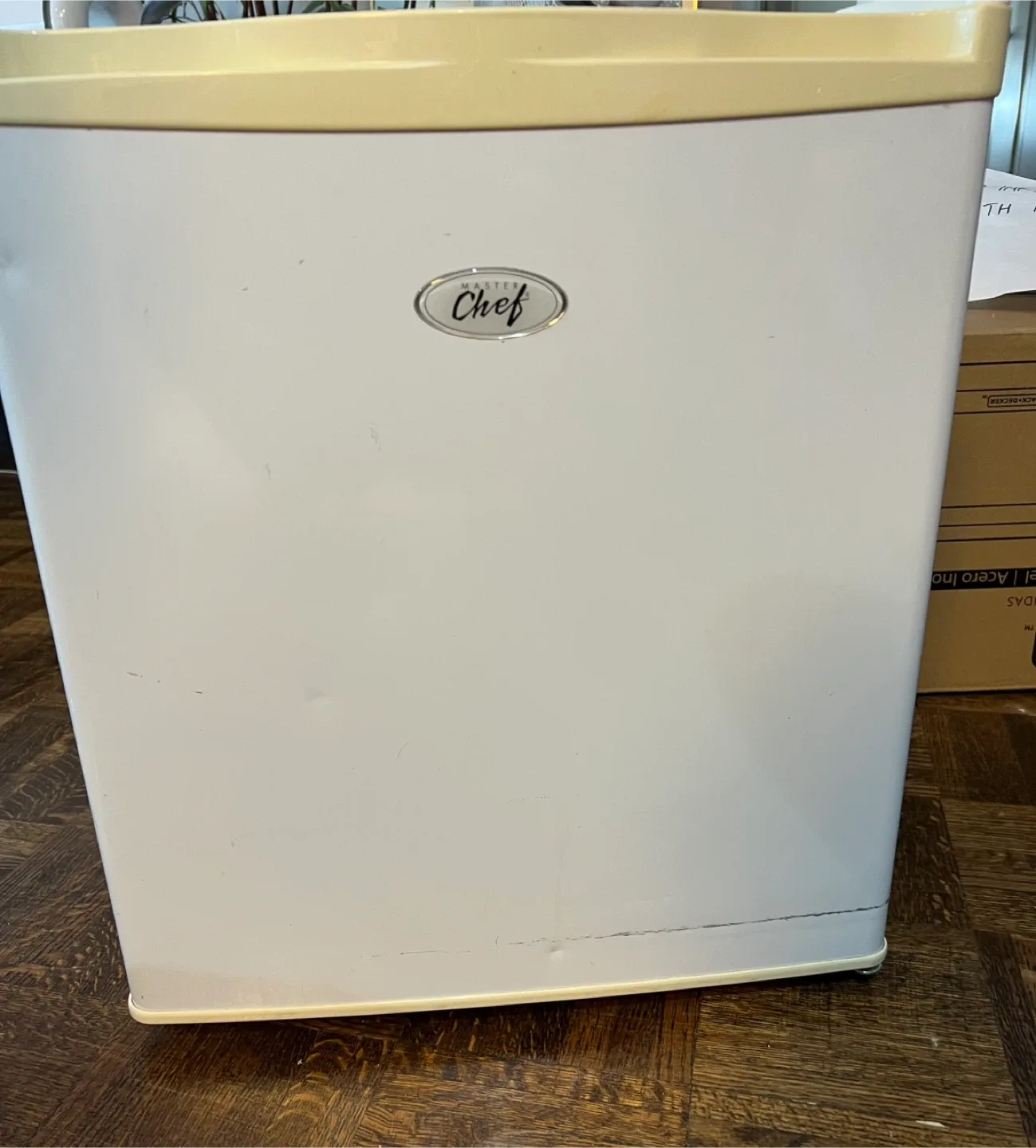 Master Chef Mini Fridge - White thumbnail