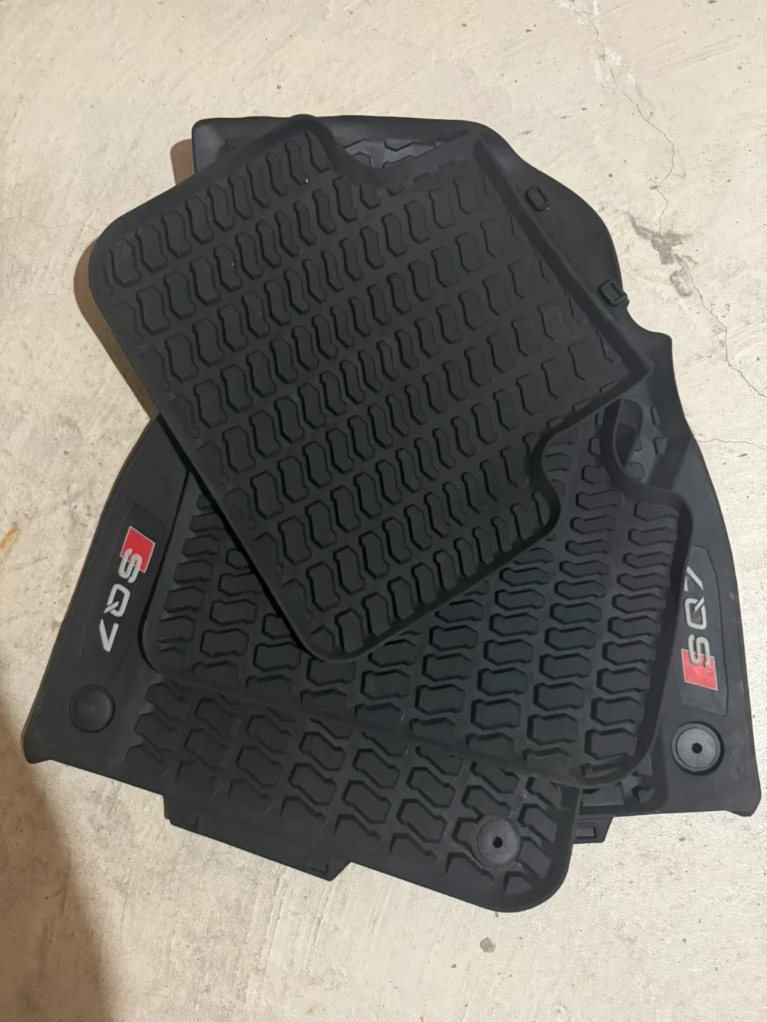 Audi SQ7 Black Rubber Floor Mats - Like New! image indicator(2)