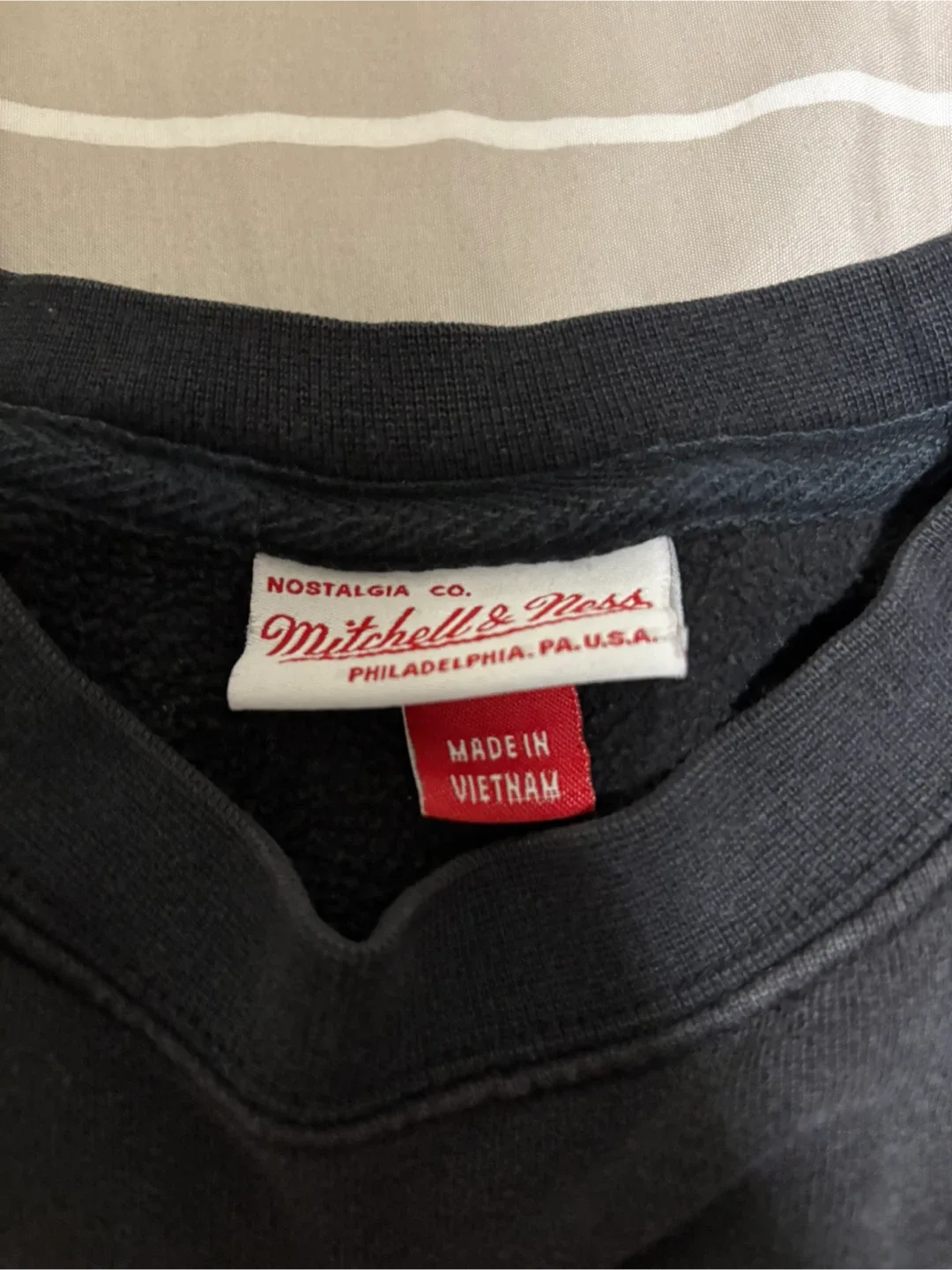 Mitchell & Ness Chicago Bulls Sweatshirt - Size L image indicator(2)