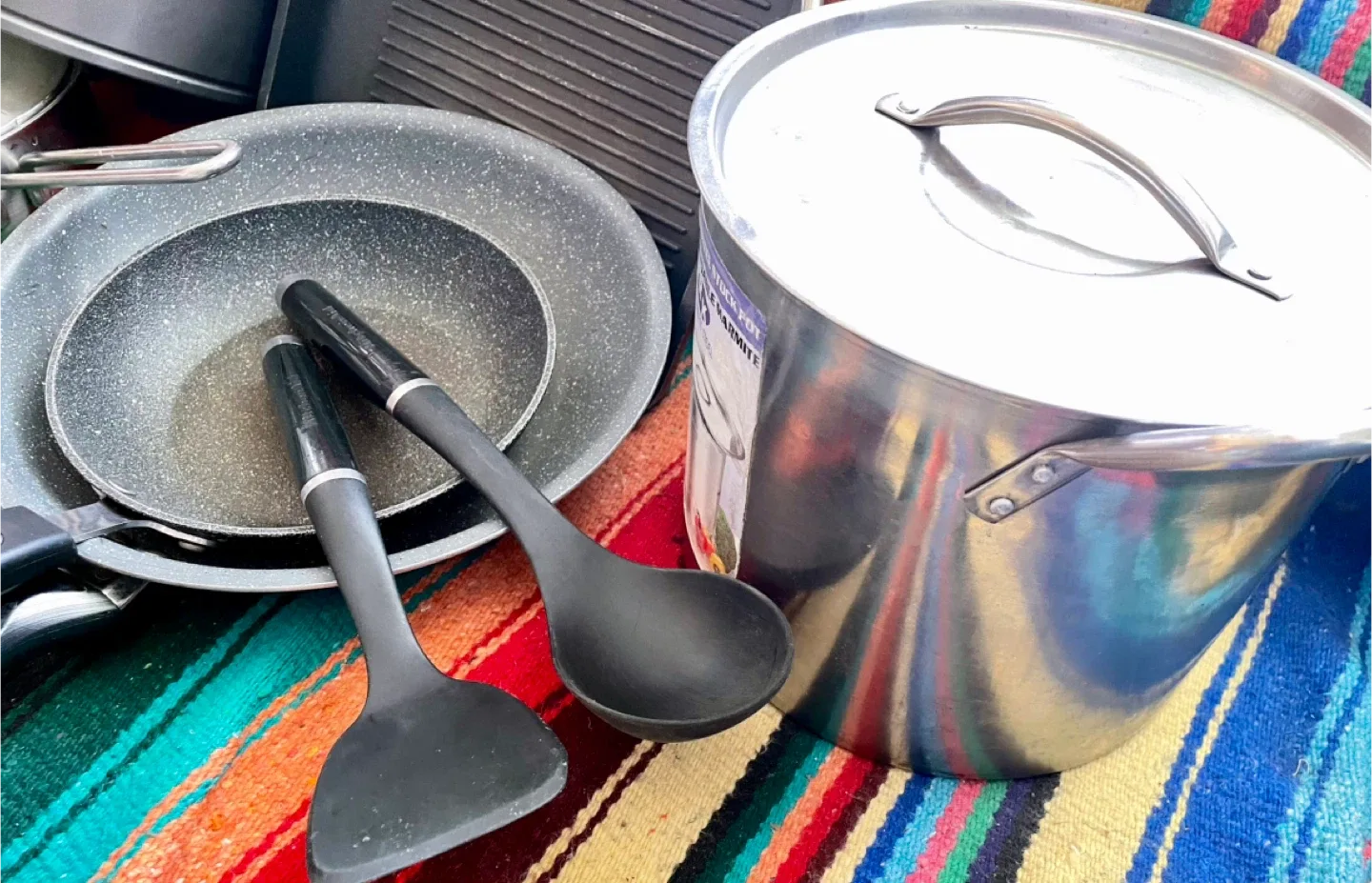 Kitchen bundle pots and pans etc…. image indicator(6)